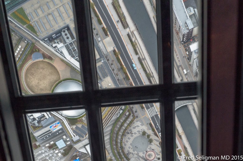 20150310_151337 D4Sedit266.jpg - View of ground from observation deck of Tokyo Skytree.
